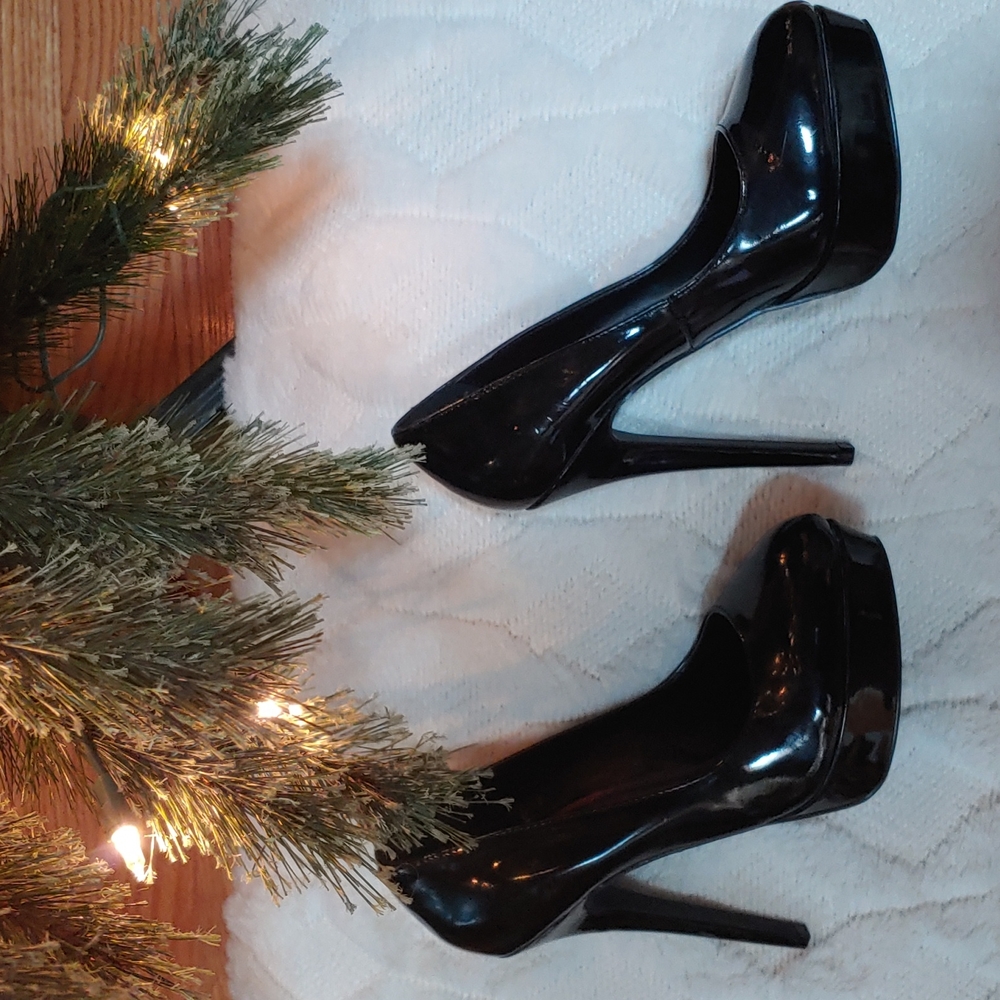 Joey black platform pumps size 7M